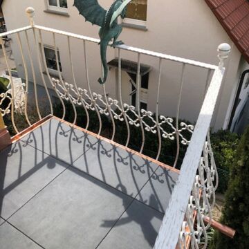 Balkonsanierung mit Geländer